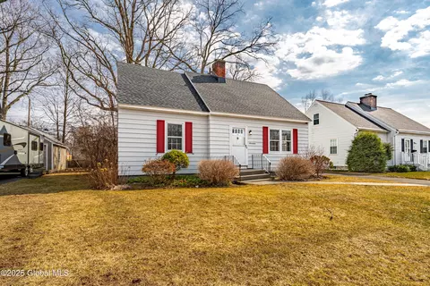17 John David Ln, Albany, NY 12208