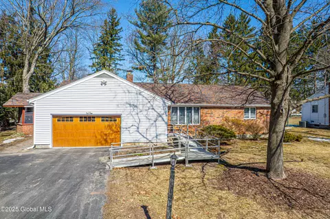 1 Cherry Ln, Glenville, NY 12302