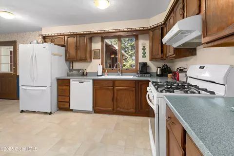 1 Cherry Ln, Glenville, NY 12302 photo 7