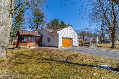 1 Cherry Ln, Glenville, NY 12302 photo 4
