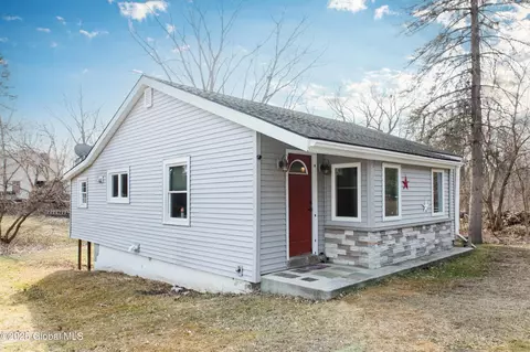 2 Mitchell Rd, Mechanicville, NY 12118