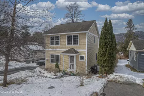 8 Beatty Rd, Lake George, NY 12845