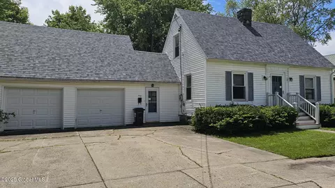 40 Newman St, Gloversville, NY 12078