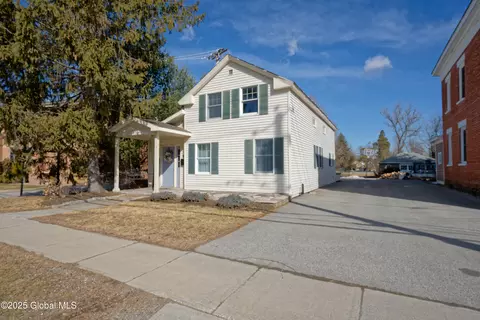 91 E Main St, Cambridge, NY 12816 photo 2