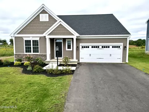 24 Silver Oak Dr, Halfmoon, NY 12065