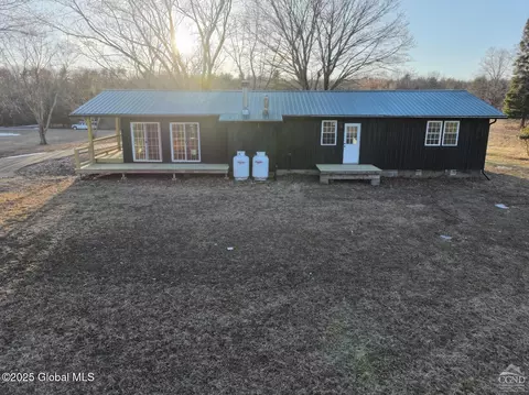 1418 County Route 51, Hannacroix, NY 12087