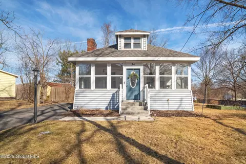 34 East St, Schenectady, NY 12309