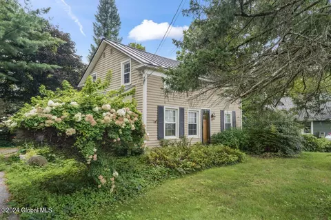 56 Spring St, Cambridge, NY 12816