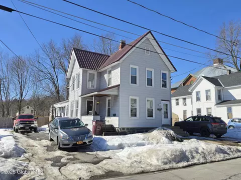 9 Mc Kinley Pl, Gloversville, NY 12078