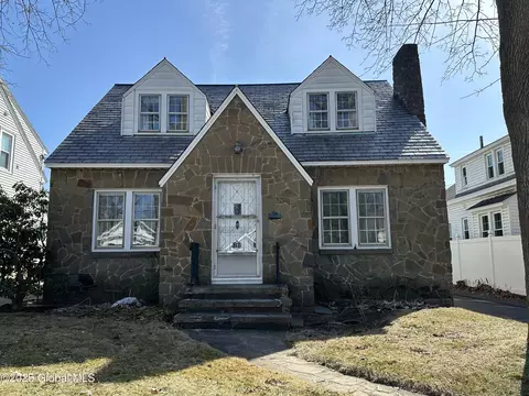 1282 Garner Ave, Niskayuna, NY 12309