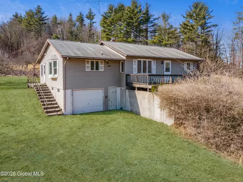 884 Spraguetown Rd, Greenwich, NY 12834