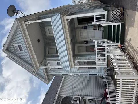 918 Delamont Ave, Schenectady, NY 12307