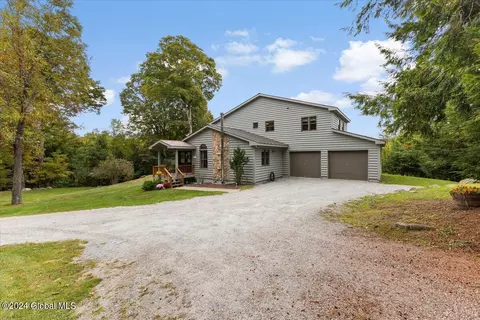 14 Georges Knoll Rd, Warrensburg, NY 12885