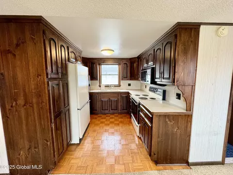 2233 Guilderland Ave, Schenectady, NY 12306 photo 12