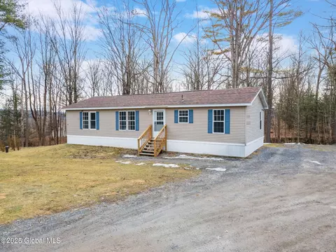 175 Ragan Rd, Esperance, NY 12066
