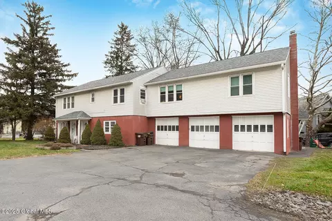 18 Moxley St, Ravena, NY 12143