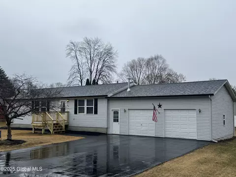 29 Lori Ave, Hudson Falls, NY 12839