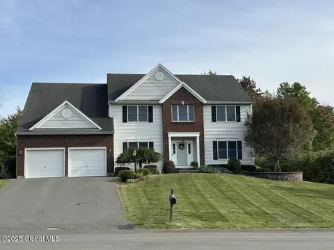 1012 Northwood Ct, Schenectady, NY 12309