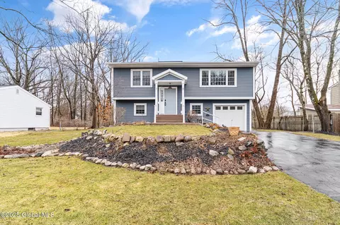 37 Northway Ct, Saratoga Springs, NY 12866