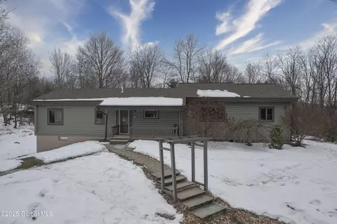 18 Brook Ln, Salem, NY 12865