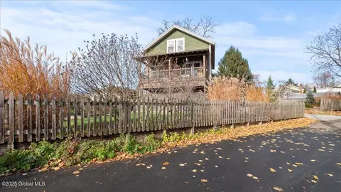 2 Steenburgh Ave, Waterford, NY 12188