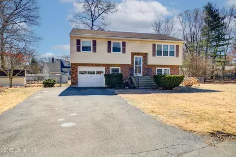 32 Myers Ct, Albany, NY 12205