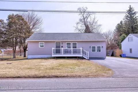 246 Chiswell Rd, Schenectady, NY 12304