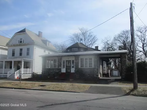 413 Manning Blvd, Albany, NY 12206