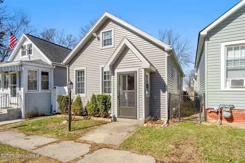801 6th Ave, Troy, NY 12182