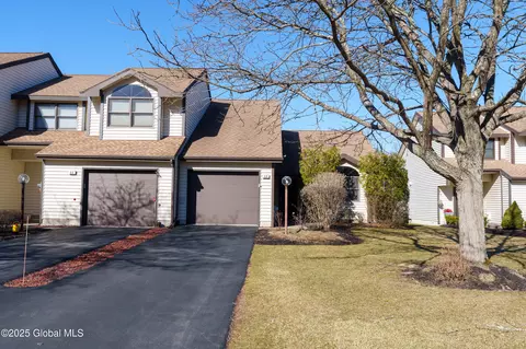 68 Surrey Hill Dr, Latham, NY 12110