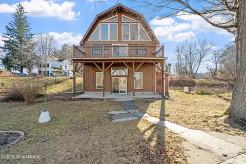 11 Riverside Dr, Fort Edward, NY 12828