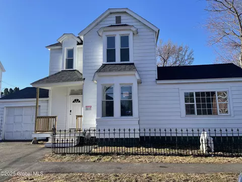 22 115th St, Troy, NY 12182