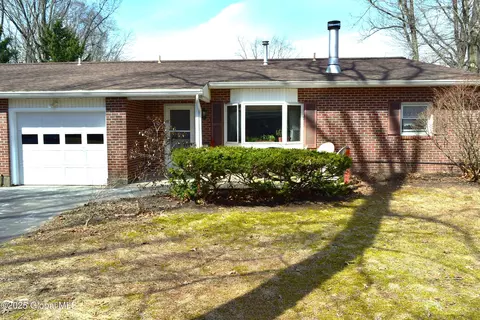 3 Lacosta Dr # C, Clifton Park, NY 12065