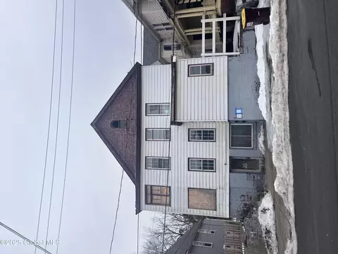 35 Frances St, Mechanicville, NY 12118