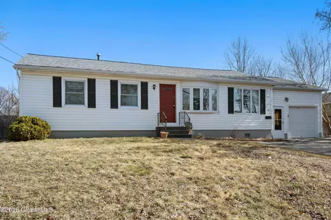 16 Linton Ave, Colonie, NY 12205