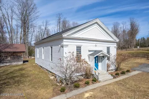 1717 Mechanic St, Galway, NY 12074