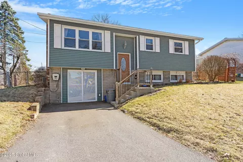 68 Lawrence St, Rensselaer, NY 12144