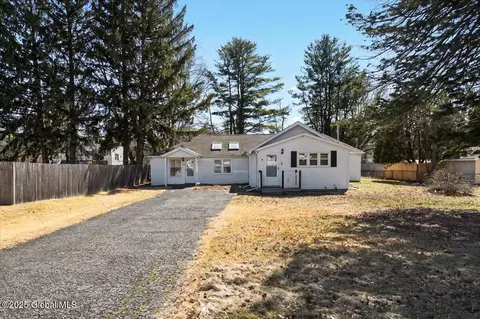 5 Essex Ave, Albany, NY 12205
