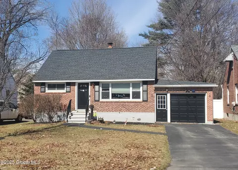 2139 Robinwood Ave, Schenectady, NY 12306