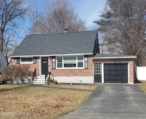 2139 Robinwood Ave, Schenectady, NY 12306 photo 2