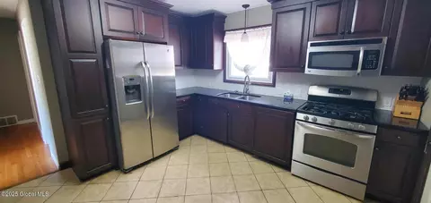 2139 Robinwood Ave, Schenectady, NY 12306 photo 9