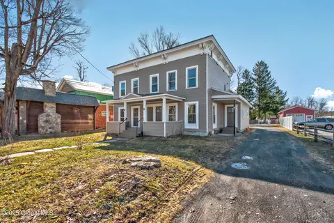 6 E 8 E Main St, Cambridge, NY 12816