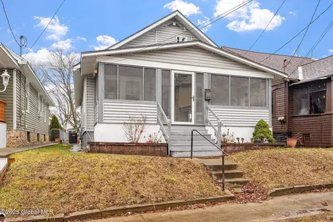 227 Robinson St, Schenectady, NY 12304