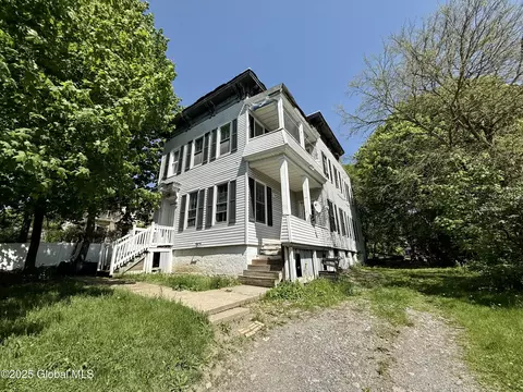 7 Hewitt St, Amsterdam, NY 12010