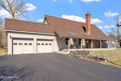 1370 Aquetuck Rd, Ravena, NY 12143