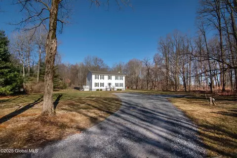 282 Hemstreet Rd, Schaghticoke, NY 12154