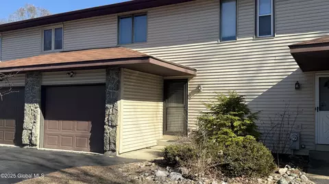 39 Velina Dr, Albany, NY 12203