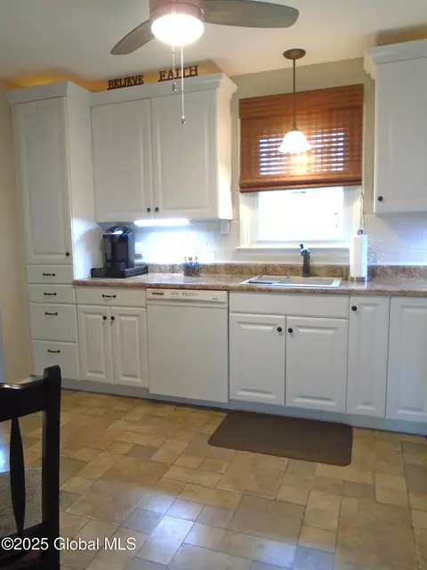 114 Chiswell Rd, Schenectady, NY 12304 photo 24