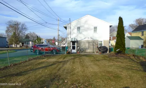114 Chiswell Rd, Schenectady, NY 12304 photo 9