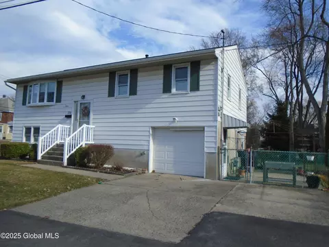 114 Chiswell Rd, Schenectady, NY 12304 photo 2